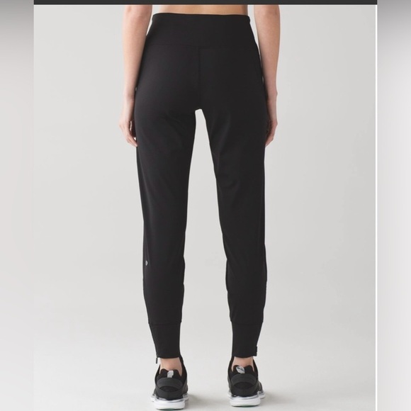 NWT Lululemon Fresh Tracks Pant Joggers in Black Size 4‎ - Picture 4 of 16